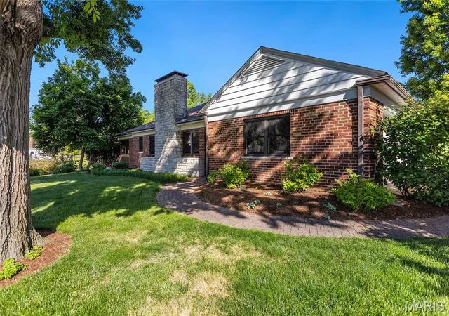Photo 2 of Single family home for sale at 8015 New Hvn Ave, Saint Louis, MO 63123 | MLS# MIS26023135 | Listing updated on 2026-10-05