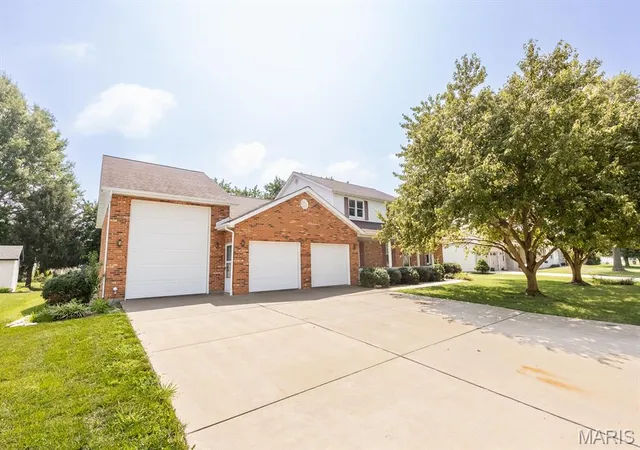 Photo 2 of Single family home for sale at 1134 Quail Pt, Mascoutah, IL 62258 | MLS# MIS26023151 | Listing updated on 2026-08-18