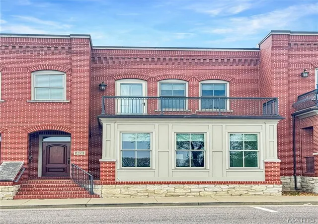 Photo 1 of Townhouse for sale at 524 W Front St, Washington, MO 63090 | MLS# MIS26023199 | Listing updated on 2026-08-31