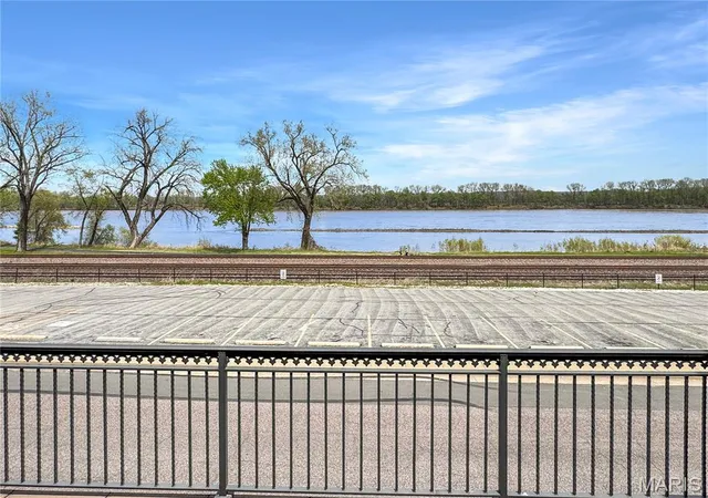 Photo 2 of Townhouse for sale at 524 W Front St, Washington, MO 63090 | MLS# MIS26023199 | Listing updated on 2026-08-31
