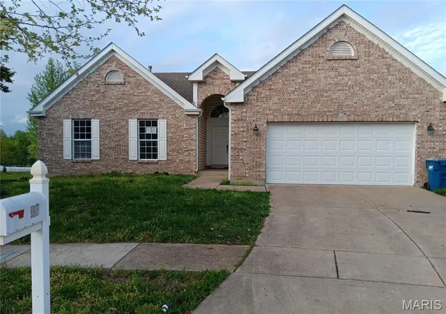 Homes for sale in Maryland Heights, MO | 318 Coventry Trail Ln, Maryland Heights, MO 63043 | MLS# MIS26023211