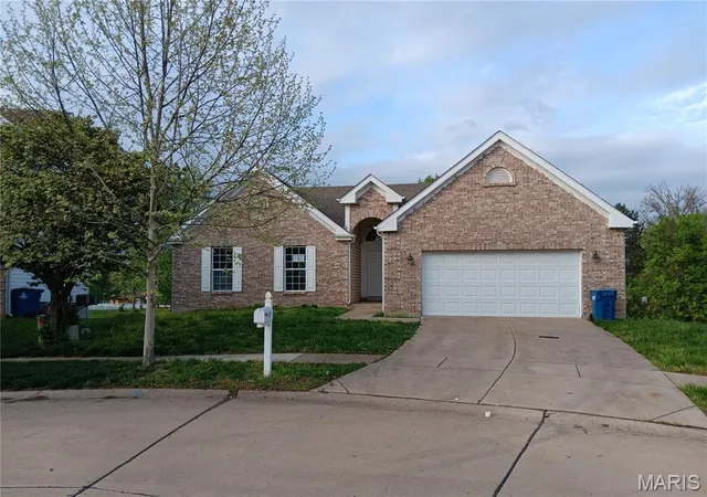 Homes for sale in Maryland Heights, MO | 318 Coventry Trail Ln, Maryland Heights, MO 63043 | MLS# MIS26023211