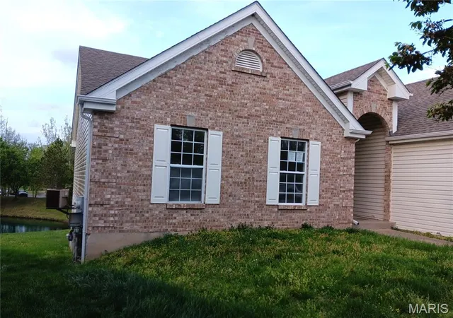 Homes for sale in Maryland Heights, MO | 318 Coventry Trail Ln, Maryland Heights, MO 63043 | MLS# MIS26023211