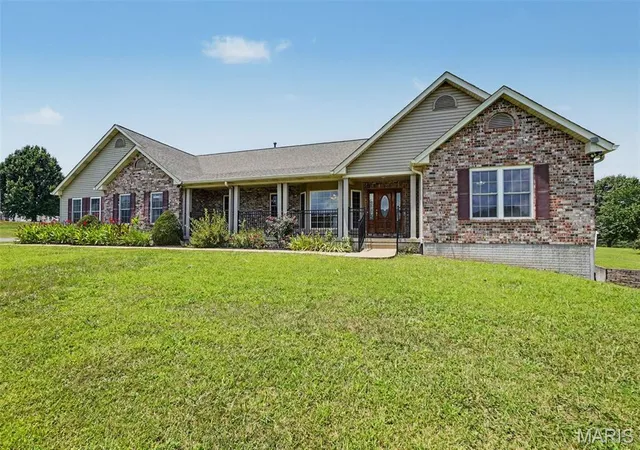 Photo 3 of Single family home for sale at 2523 Sunnyside Rd, Festus, MO 63028 | MLS# MIS26023230 | Listing updated on 2026-10-09