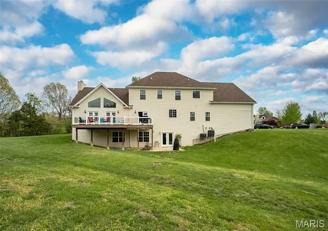 Photo 3 of Sale Pending at 431 Ridge Meadow Ln, Washington, MO 63090 | MLS# MIS26023255 | Listing updated on 2026-08-27