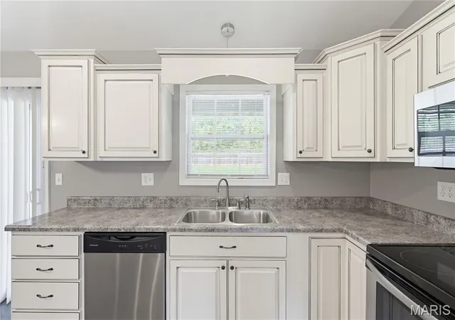 Photo 3 of Sale Pending at 125 Perseverance Dr, Poplar Bluff, MO 63901 | MLS# MIS26023277 | Listing updated on 2026-09-21