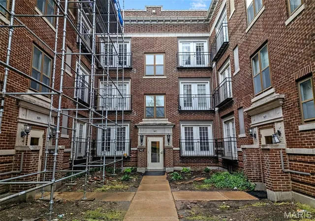 Homes for sale in Saint Louis, MO | 5677 Waterman Blvd #11, Saint Louis, MO 63112 | MLS# MIS26023325