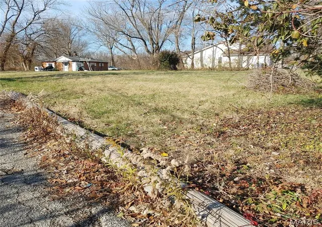 Photo 3 of Land for sale at 213 Seminole St, Edwardsville, IL 62025 | MLS# MIS26023377 | Listing updated on 2026-04-17