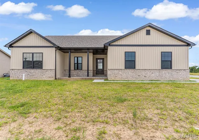 Photo 1 of Single family home for sale at 951 Forbs Dr, Waterloo, IL 62298 | MLS# MIS26023391 | Listing updated on 2026-08-30
