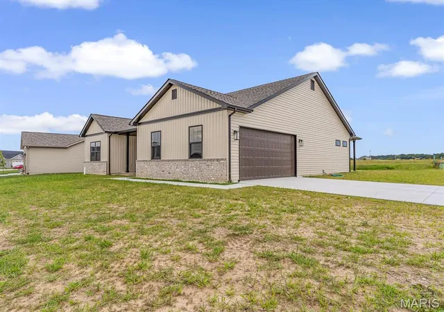 Photo 2 of Single family home for sale at 951 Forbs Dr, Waterloo, IL 62298 | MLS# MIS26023391 | Listing updated on 2026-08-30