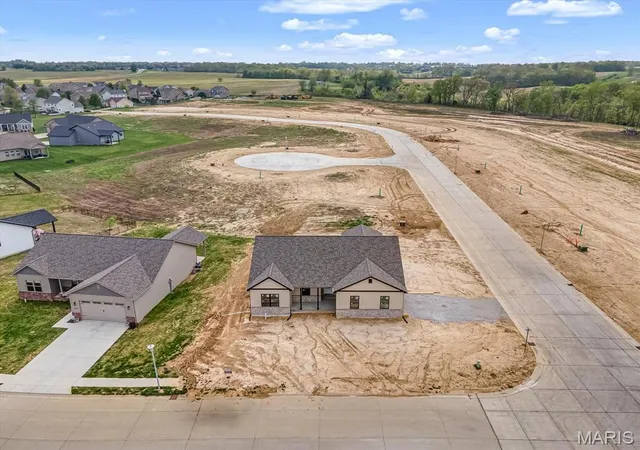 Photo 3 of Single family home for sale at 951 Forbs Dr, Waterloo, IL 62298 | MLS# MIS26023391 | Listing updated on 2026-08-30