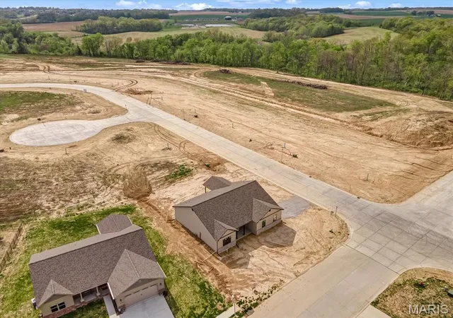 Photo 4 of Single family home for sale at 951 Forbs Dr, Waterloo, IL 62298 | MLS# MIS26023391 | Listing updated on 2026-08-30