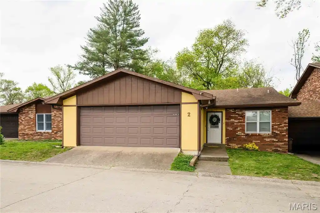 Listing Photo 2 - Condo for sale in 1330 N Sprigg St located at 1330 N Sprigg St, Cape Girardeau, MO 63701 - Unit 1330 N Sprigg St