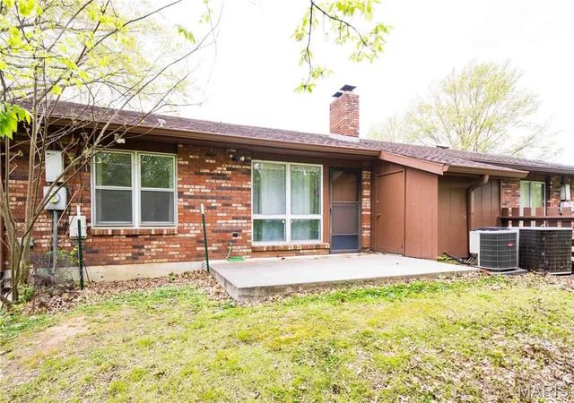 Homes for sale in Cape Girardeau, MO | 1330 N Sprigg St #2, Cape Girardeau, MO 63701 | MLS# MIS26023398