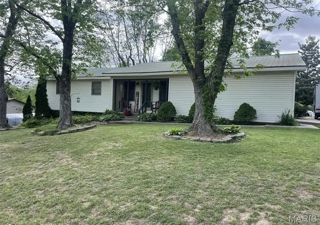 Homes for sale in Dexter, MO | 15594 Horse Shoe Lane, Dexter, MO 63841 | MLS# MIS26023438