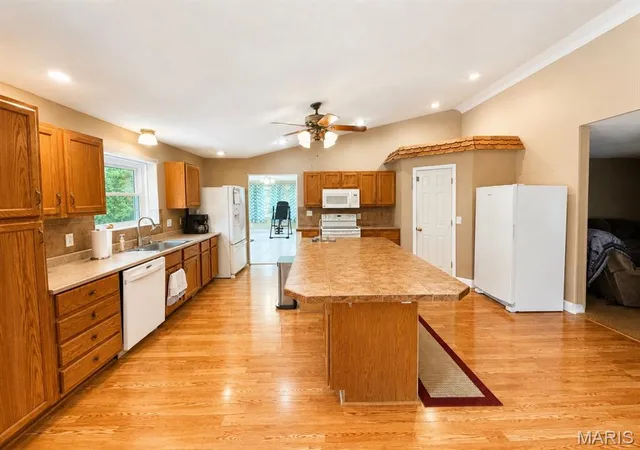 Photo 3 of Sale Pending at 29302 Meadowlark South, Warrenton, MO 63383 | MLS# MIS26023459 | Listing updated on 2026-08-24