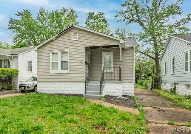 Homes for sale in Ferguson, MO | 424 Georgia Ave, Ferguson, MO 63135 | MLS# MIS26023488