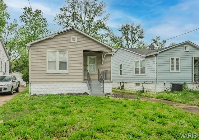 Homes for sale in Ferguson, MO | 424 Georgia Ave, Ferguson, MO 63135 | MLS# MIS26023488