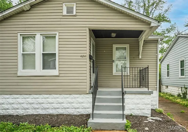 Homes for sale in Ferguson, MO | 424 Georgia Ave, Ferguson, MO 63135 | MLS# MIS26023488