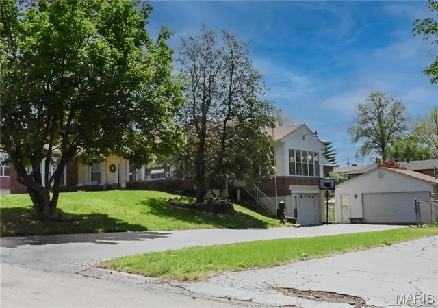 Photo 1 of Single family home for sale at 10022 Elise Dr, Saint Louis, MO 63123 | MLS# MIS26023502 | Listing updated on 2026-10-05