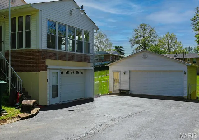 Photo 2 of Single family home for sale at 10022 Elise Dr, Saint Louis, MO 63123 | MLS# MIS26023502 | Listing updated on 2026-10-05