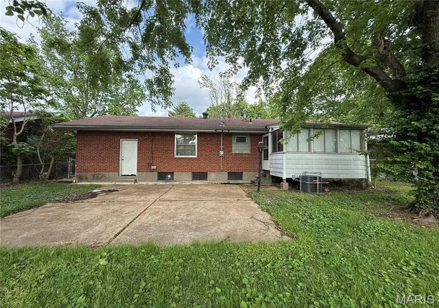 2nd image of 325 Rand Dr, Saint Louis, MO 63135 | MLS# MIS26023599