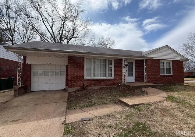 Homes for sale in Saint Louis, MO | 1082 Fontaine Pl, Saint Louis, MO 63137 | MLS# MIS26023640