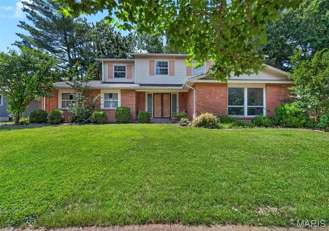 Homes for sale in Ballwin, MO | 1261 Jade Wind Cir, Ballwin, MO 63011 | MLS# MIS26023763