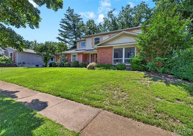 Homes for sale in Ballwin, MO | 1261 Jade Wind Cir, Ballwin, MO 63011 | MLS# MIS26023763