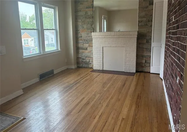 Photo 2 of Single Family Residence at 1525 Westmont Pl, Saint Louis, MO 63130 | MLS# MIS26023790 |  | Sold on 2026-05-18