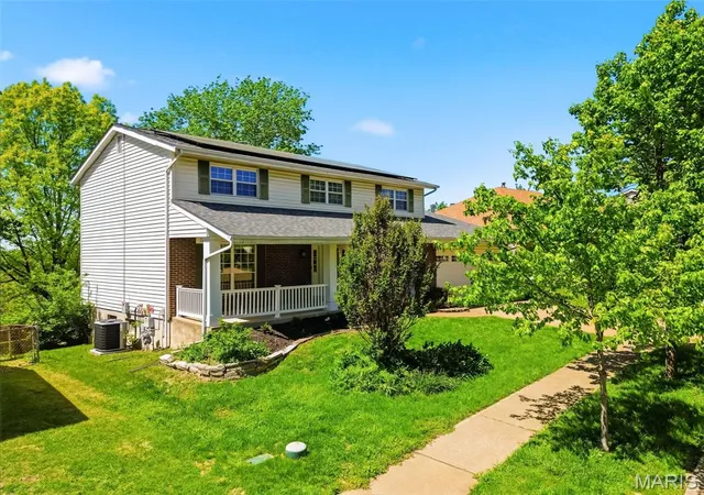2nd image of 557 May Valley Dr, Fenton, MO 63026 | MLS# MIS26023805
