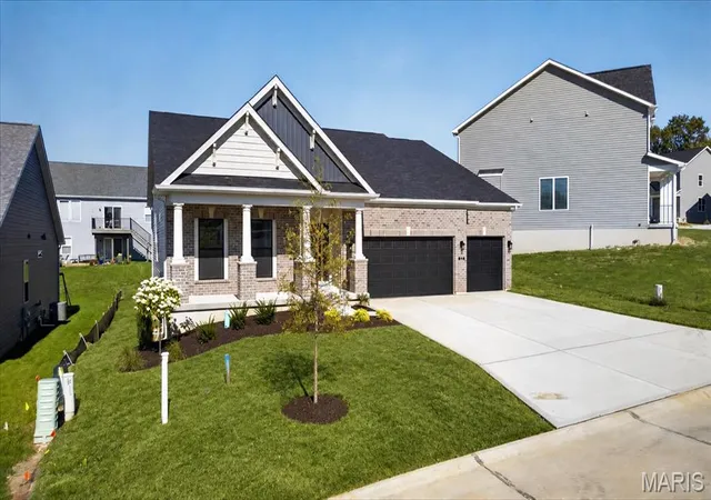 Photo 2 of Single family home for sale at 325 Healthy Wy, Saint Charles, MO 63304 | MLS# MIS26023818 | Listing updated on 2026-10-27