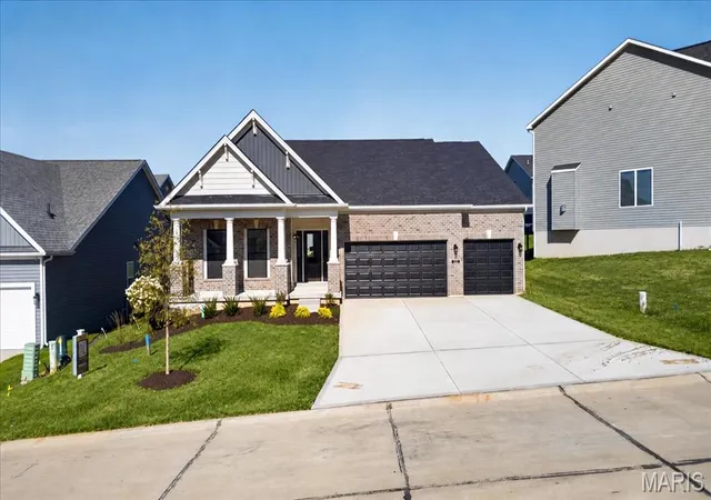 Photo 3 of Single family home for sale at 325 Healthy Way, Saint Charles, MO 63304 | MLS# MIS26023818 | Listing updated on 2026-10-27
