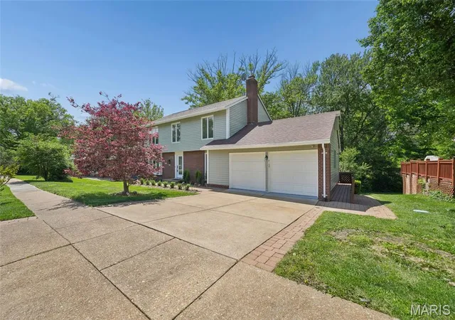 Homes for sale in Ballwin, MO | 463 Maymont Dr, Ballwin, MO 63011 | MLS# MIS26023822