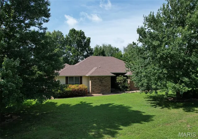 Homes for sale in Lebanon, MO | 324 Lantern Ln, Lebanon, MO 65536 | MLS# MIS26023842