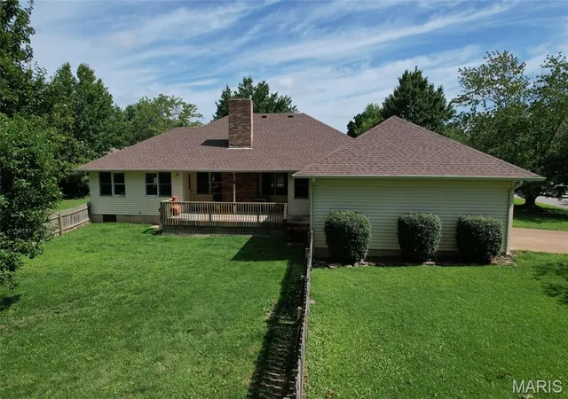 Homes for sale in Lebanon, MO | 324 Lantern Ln, Lebanon, MO 65536 | MLS# MIS26023842