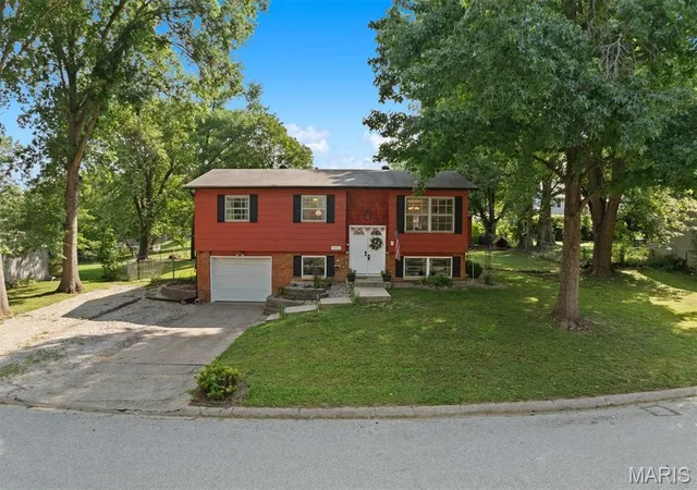 Homes for sale in Godfrey, IL | 5803 Piasa Trl, Godfrey, IL 62035 | MLS# MIS26023847