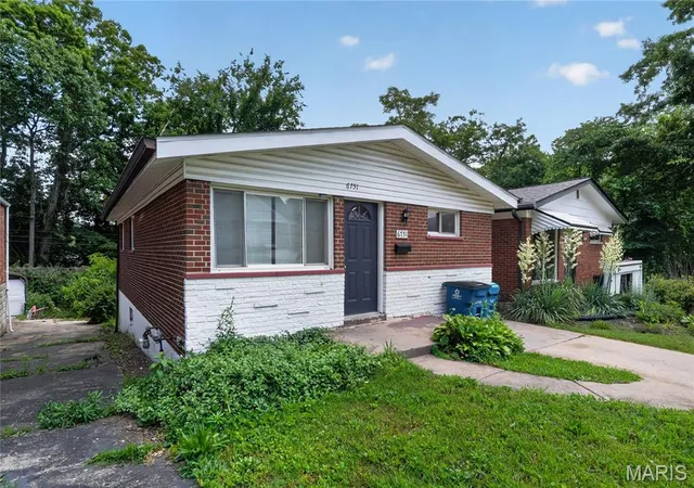 2nd image of 6751 Kenwood Dr, St Louis, MO 63121 | MLS# MIS26023880