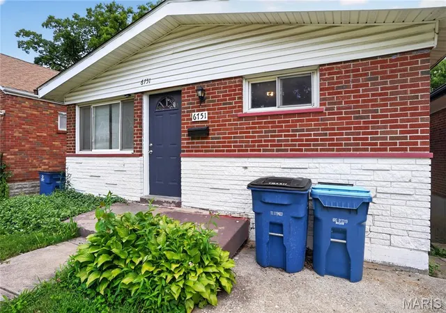 3rd image of 6751 Kenwood Dr, St Louis, MO 63121 | MLS# MIS26023880