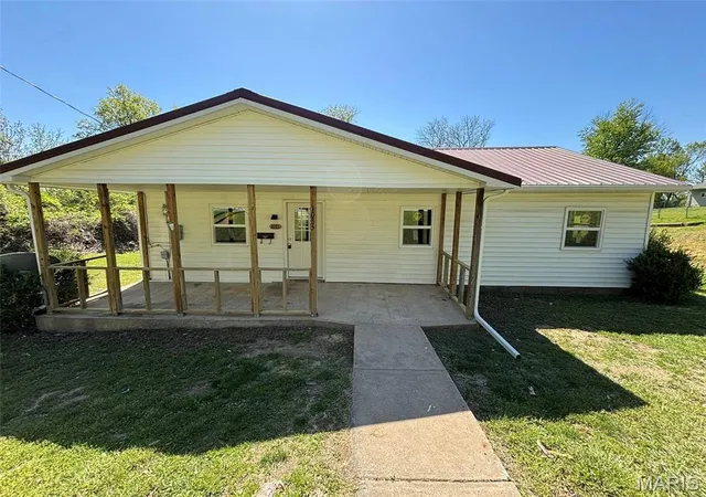 Homes for sale in Hannibal, MO | 1035 Reservoir St, Hannibal, MO 63401 | MLS# MIS26023936