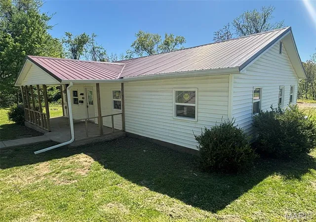 Homes for sale in Hannibal, MO | 1035 Reservoir St, Hannibal, MO 63401 | MLS# MIS26023936