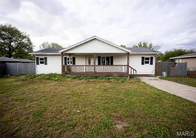 Photo 2 of Single family home for sale at 2311 Orville Ave, Granite City, IL 62040 | MLS# MIS26023955 | Listing updated on 2026-04-23