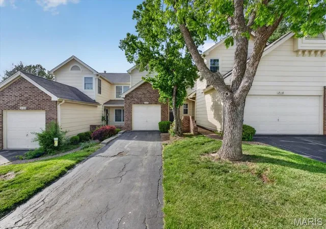 Homes for sale in St Louis, MO | 3120 Autumn Trace Dr, St Louis, MO 63043 | MLS# MIS26023971
