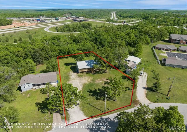 Homes for sale in Camdenton, MO | 324 Third St, Camdenton, MO 65020 | MLS# MIS26023978
