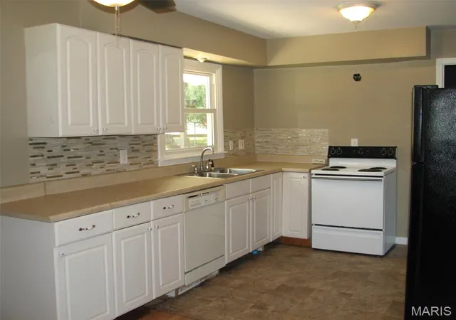 3rd image of 1002 Terrace Dr, Festus, MO 63028 | MLS# MIS26023995