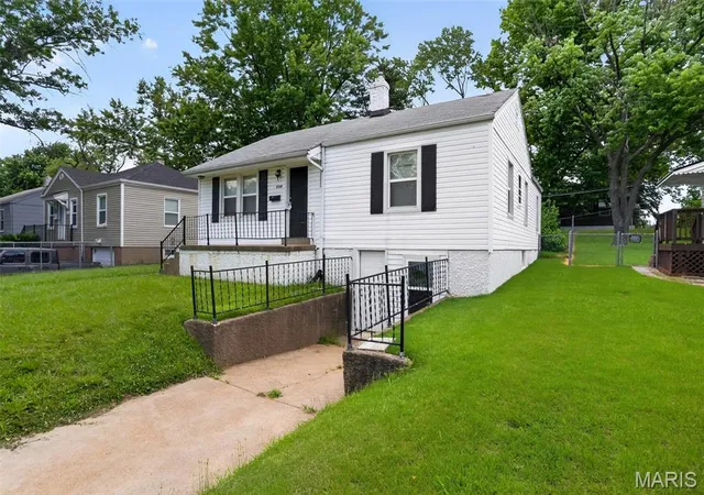 Photo 2 of Single family home for sale at 2049 Coleridge Dr, Saint Louis, MO 63136 | MLS# MIS26024006 | Listing updated on 2026-10-22