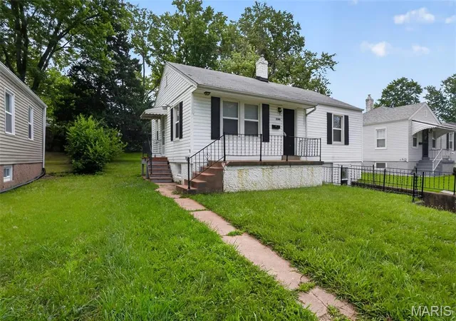 Photo 3 of Single family home for sale at 2049 Coleridge Dr, Saint Louis, MO 63136 | MLS# MIS26024006 | Listing updated on 2026-10-22