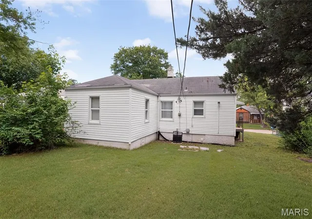Photo 3 of Single family home for sale at 2049 Coleridge Dr, Saint Louis, MO 63136 | MLS# MIS26024006 | Listing updated on 2026-10-22