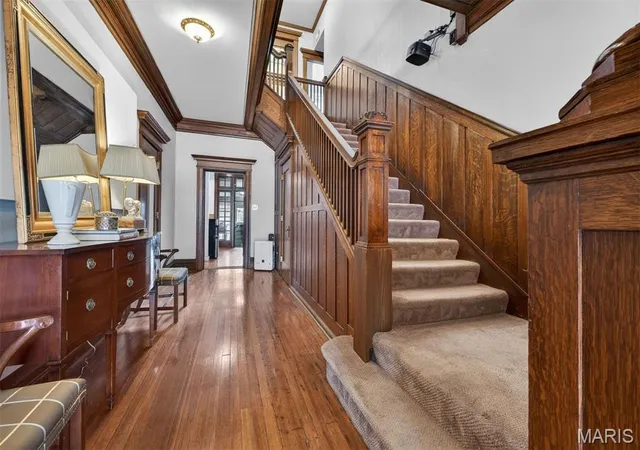 Photo 4 of Sale Pending at 3500 Russell Blvd, Saint Louis, MO 63104 | MLS# MIS26024036 | Listing updated on 2026-10-02