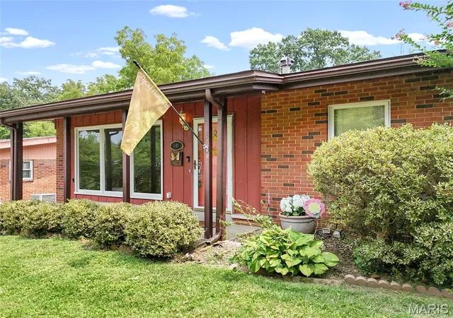 Photo 1 of Single family home for sale at 508 Crestvale Dr, Saint Louis, MO 63119 | MLS# MIS26024080 | Listing updated on 2026-10-05